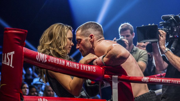 Rachel McAdams and Jake Gyllenhaal as Maureen and Billy Hope in the ring: