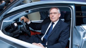 VW development chief Ulrich Hackenberg defends itself against his suspension. Ulrich Hackenberg