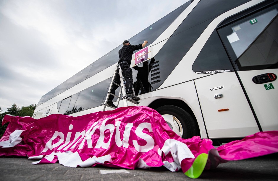 Bild zu: Pinkbus: Farblehre mal anders - Bild 1 von 1 - FAZ