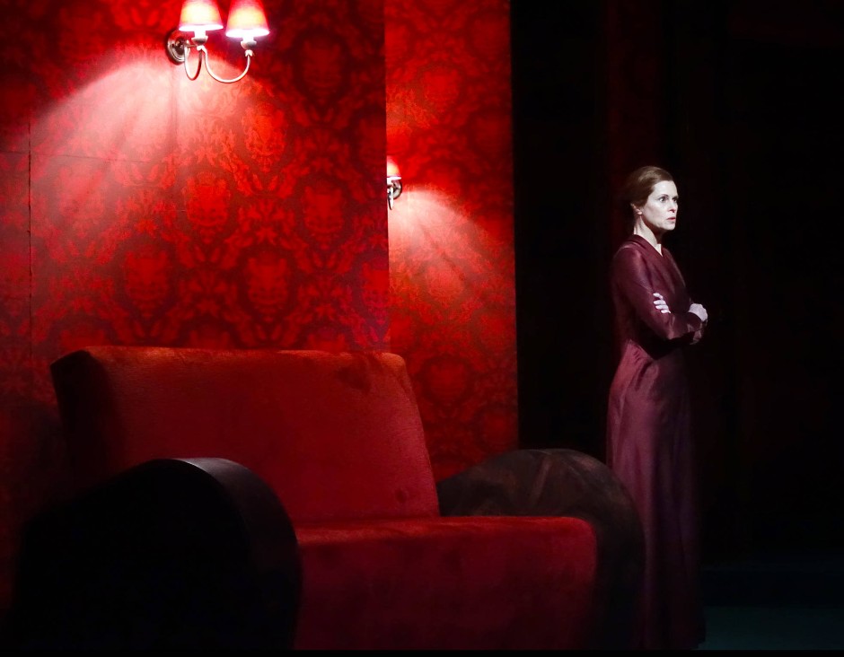 Bild zu: Staatstheater Wiesbaden: Nur Hauen und Stechen - Bild 1 von 1