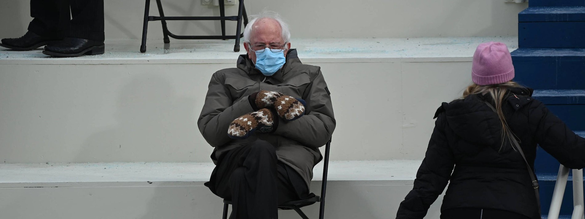 Bernie Sanders Bei Der Amtseinfuhrung Faustlinge Werden Zum Hit Bernie Sanders Bei Der Amtseinfuhrung Faustlinge Werden Zum Hit