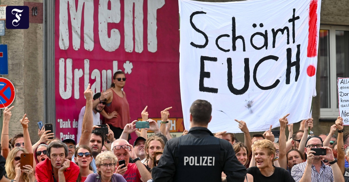 Demo gegen Rechts „Wir leben in einer Multikultigesellschaft, sollen sich die Leute mit abfinden“ Demo gegen Rechts „Wir leben in einer Multikultigesellschaft, sollen sich die Leute mit abfinden“