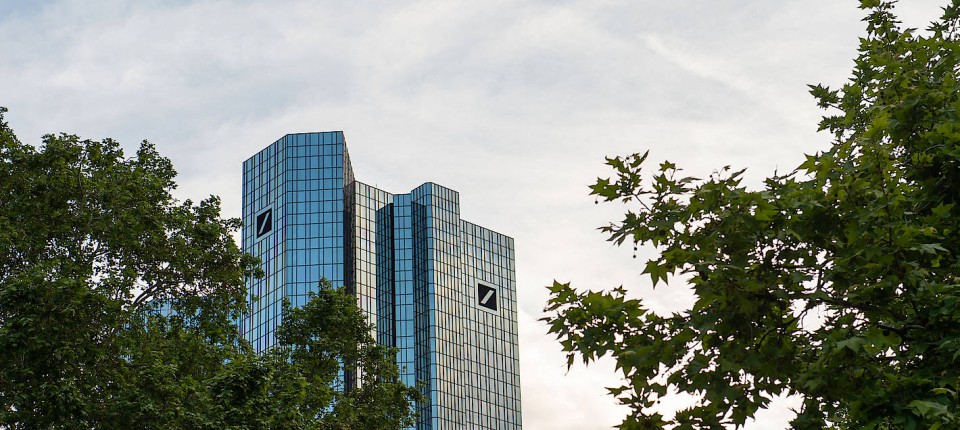 Wieso Ist Die Deutsche Bank Noch Im Dax