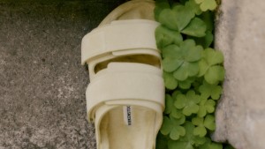 Wie sieht die limitierte Kollektion von Birkenstock und Tekla aus?