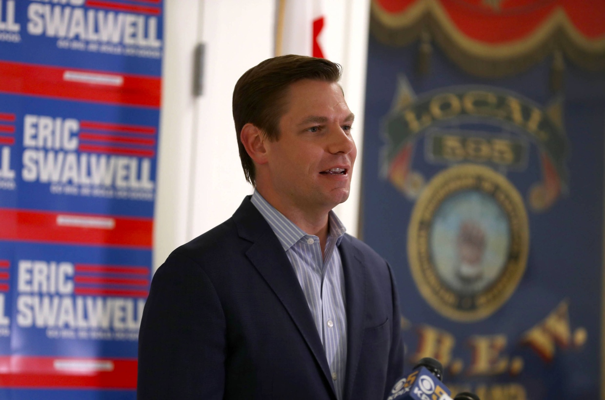 Präsidentenwahl in Amerika: Eric Swalwell scheidet aus dem Rennen aus | FAZ