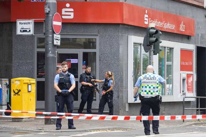 Schliessfach Raub In Frankfurt Schusse Auf Fluchtwagen