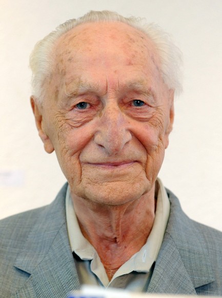 Bild zu DDRVerteidigungsminister Heinz Keßler ist gestorben Bild 1