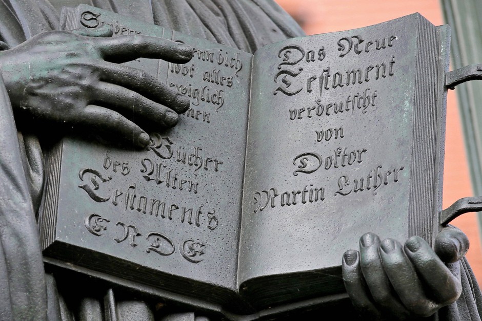 Bilderstrecke zu: Bücher zum Lutherjahr: Ein Gespenst ...