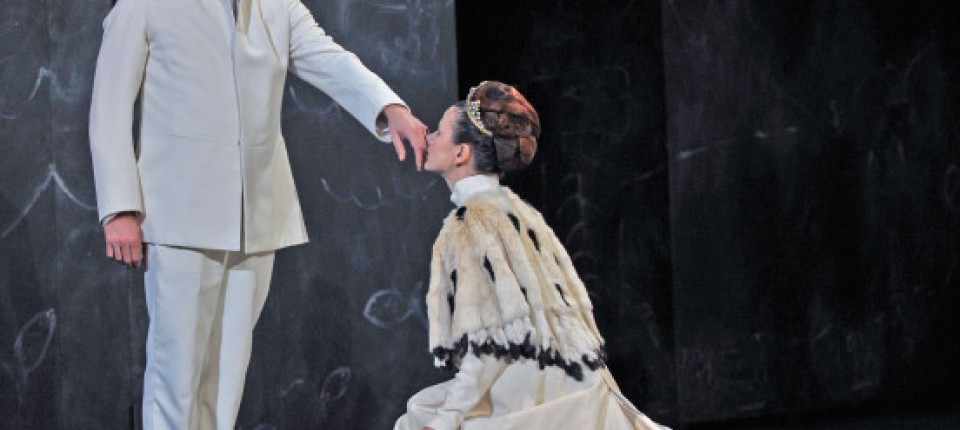 Theater: Ein Woyzeck auf dem Königsthron - Bühne und Konzert - FAZ