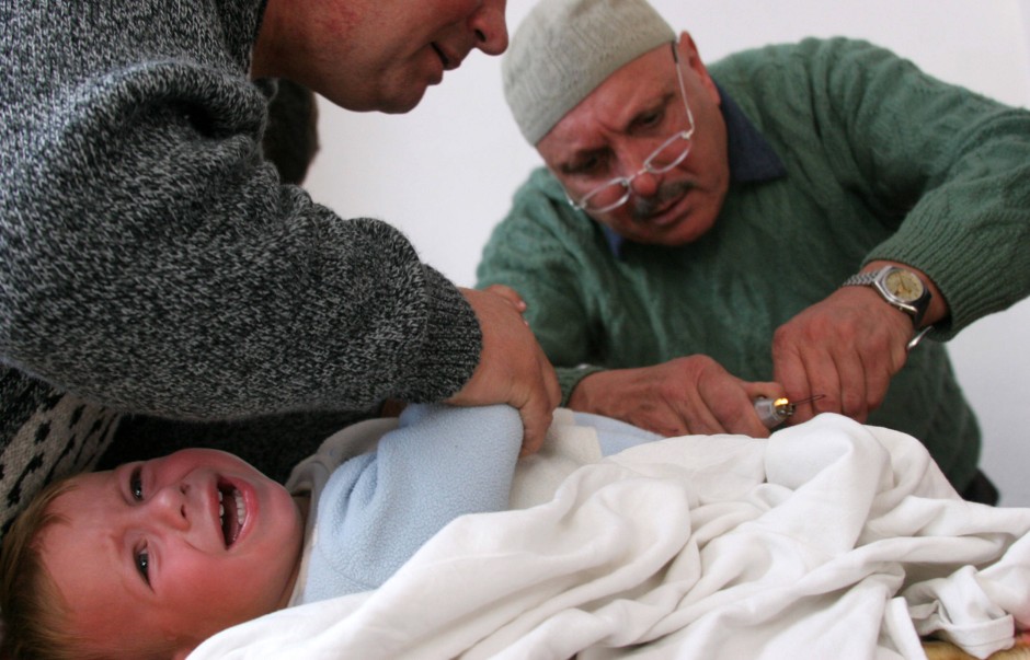 Bild zu: Beschneidung: Ritual, Trauma, Kindeswohl - Bild 1 von 1 - FAZ