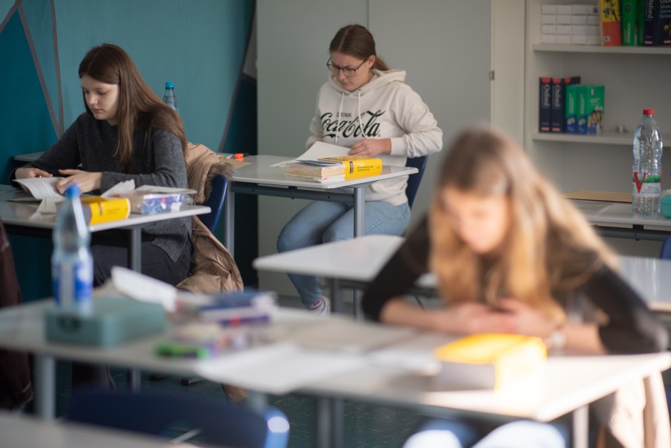 Bild zu Bestnoten im hessischen Abitur gefährden die Glaubwürdigkeit Bild 1 von 1 FAZ Bild zu Bestnoten im hessischen Abitur gefährden die Glaubwürdigkeit Bild 1 von 1 FAZ
