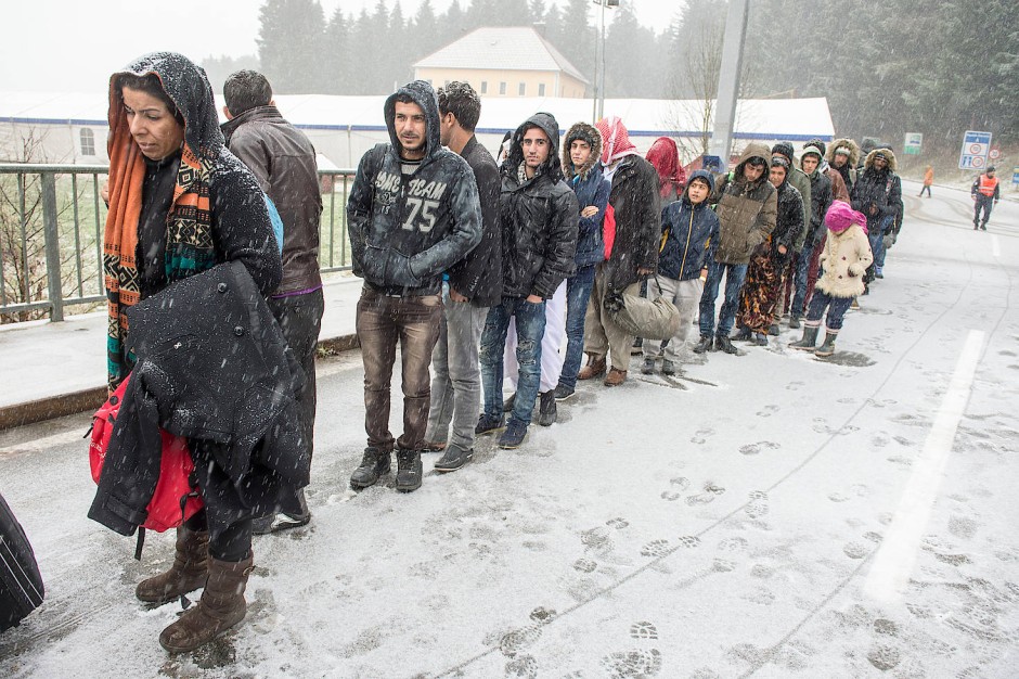 Bild zu: Weniger Flüchtlinge an der Grenze gestoppt - Bild 1 von 1 - FAZ