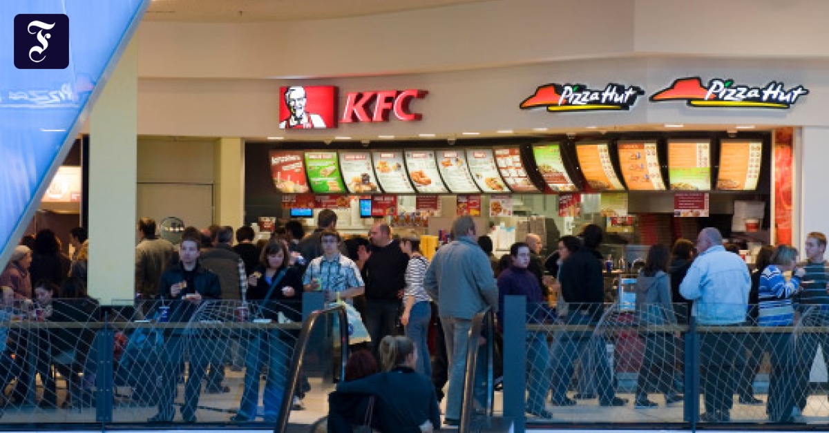 FastFoodKetten Chicken Wings verfolgen die Hamburger