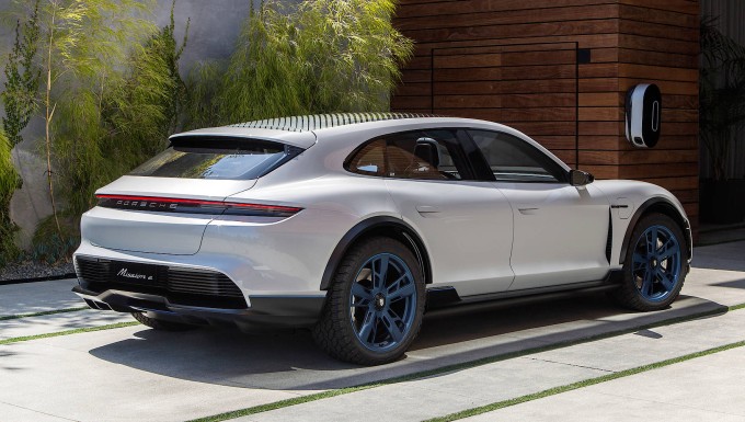 Almost five meters in length and almost three meters in wheelbase.  Almost five meters in length and almost three meters in wheelbase.