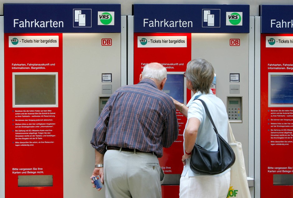 Bild zu: Bahn kennzeichnet bei Fahrkartenkauf ausgebuchte Züge - Bild 1 von 1 - FAZ