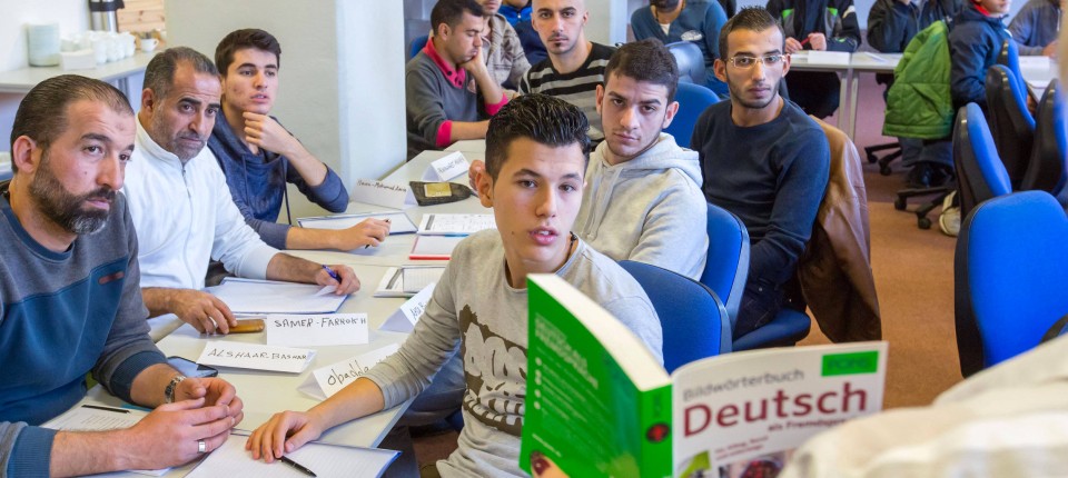 Wirtschaft dämpft Erwartungen an Integration von Flüchtlingen