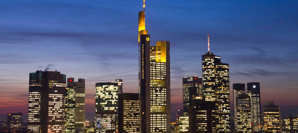 Weniger Darlehen: Banken fahren Firmenkredite im ...