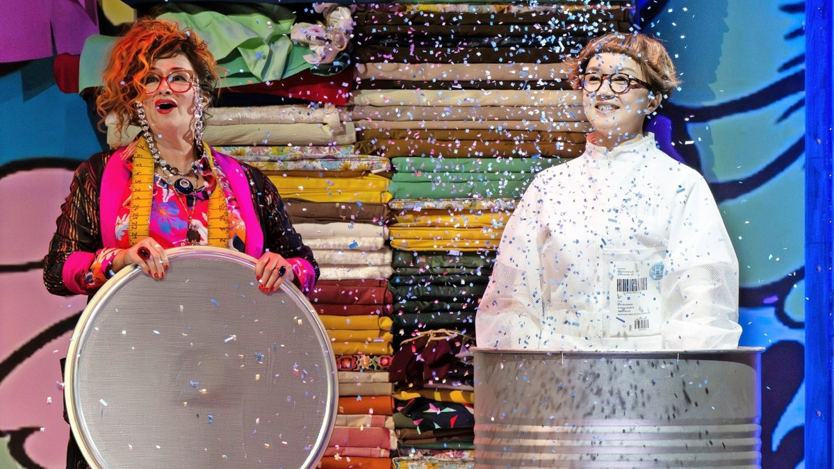 Die falsche Adresse ist schon die richtige: Andreja Schneider (Berti Bartolotti) und Hyeriim Kim (Konrad) - Monika Rittershaus