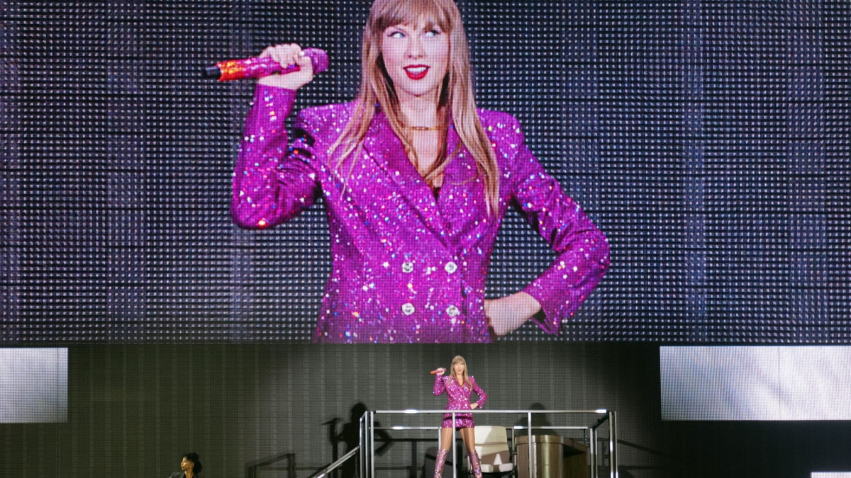 Liveticker Hessen & Frankfurt: Minister Gremmels lädt Taylor Swift nach Wiesbaden ein Liveticker Hessen & Frankfurt: Minister Gremmels lädt Taylor Swift nach Wiesbaden ein