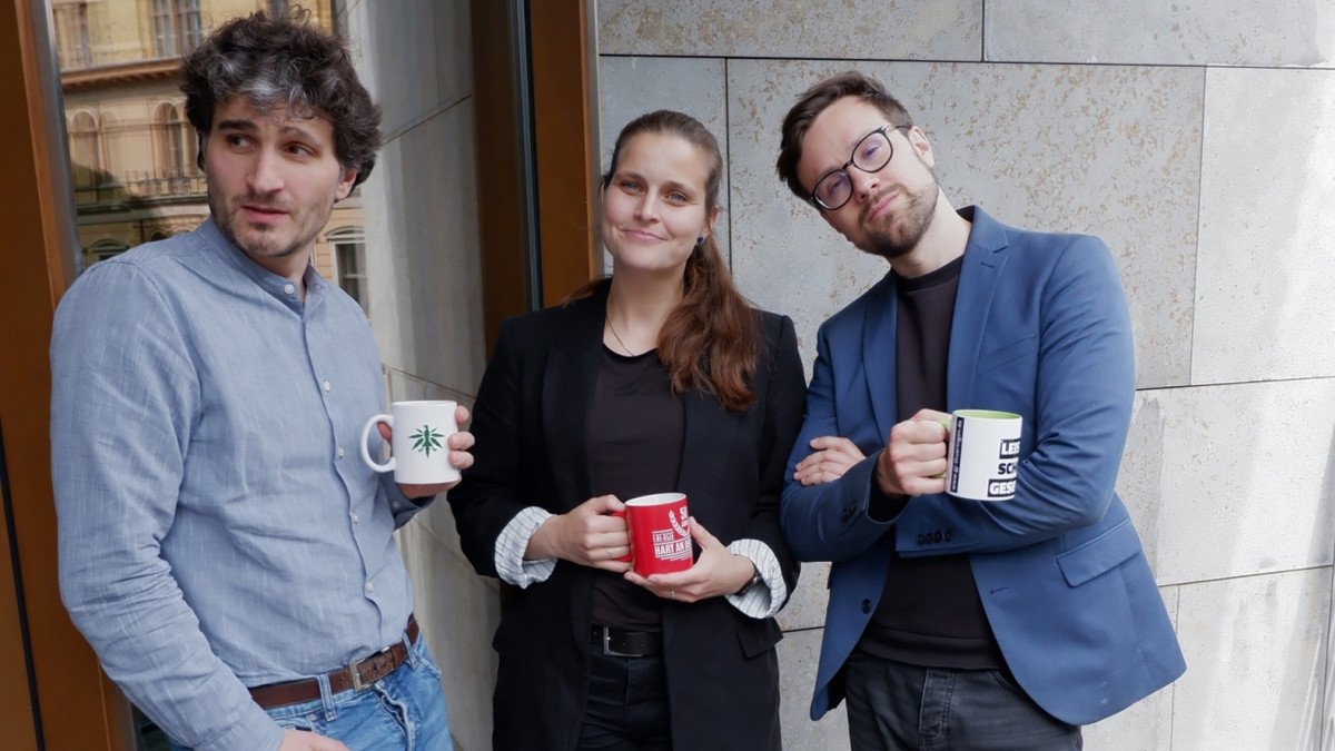 „Tassenkontrolle“: Ein rot-rot-grüner Podcast inspiriert von Merz