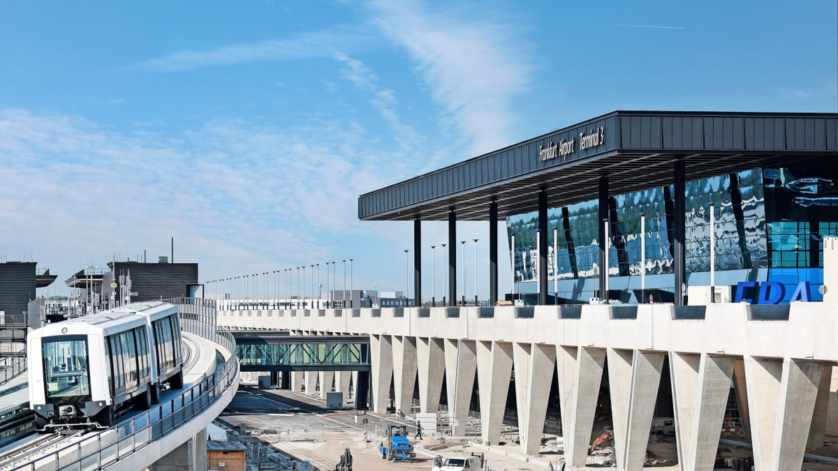 Skyline-Bahn: In acht Minuten um den Flughafen Frankfurt Skyline-Bahn: In acht Minuten um den Flughafen Frankfurt