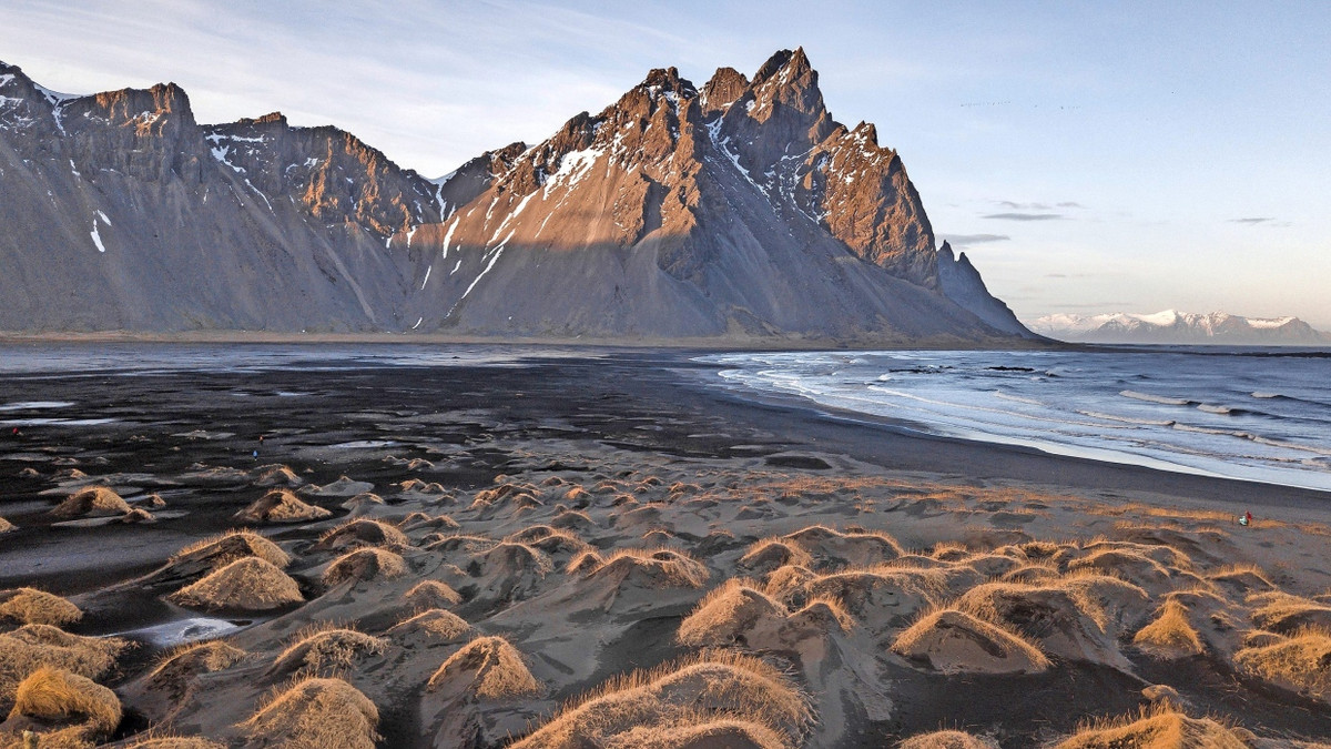 Hommage an Island: Schmelzwasser in der Dämmerung Hommage an Island: Schmelzwasser in der Dämmerung