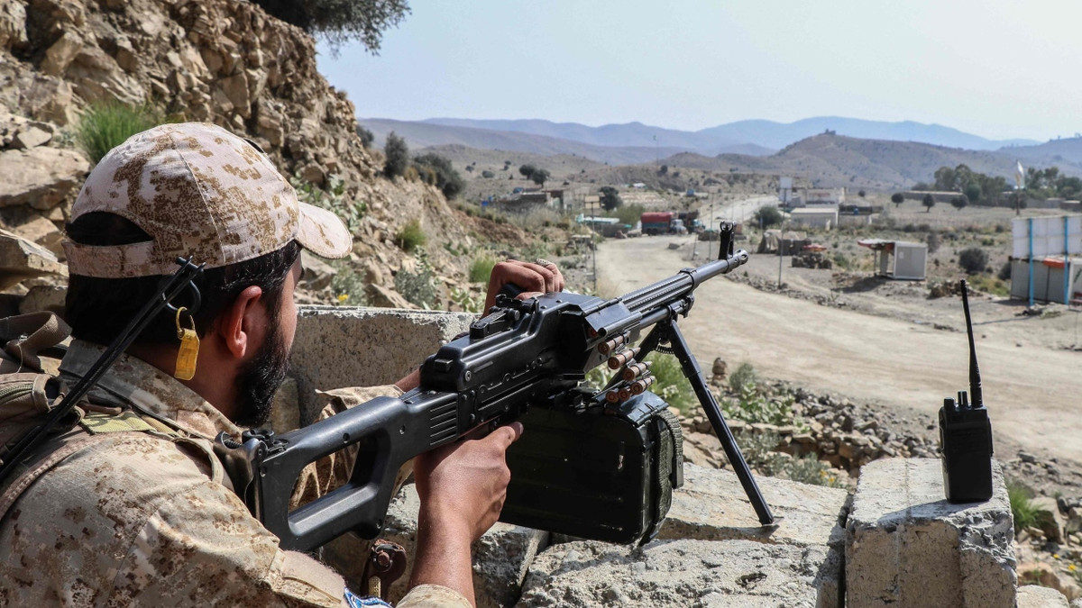 Pakistan und Afghanistan lieferten sich heftige Feuergefechte an ihrer Grenze, bei denen Dutzende Menschen getötet wurden. - AFP