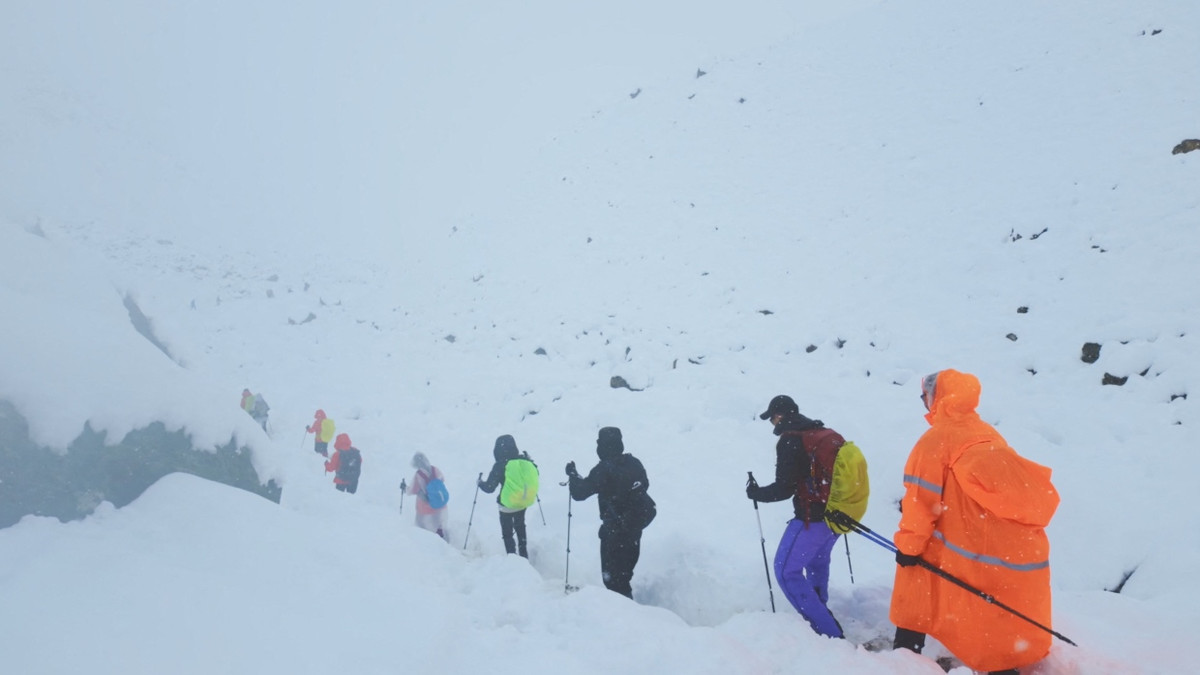 Mount Everest: Alle Wanderer und Bergführer nach Schneesturm gerettet