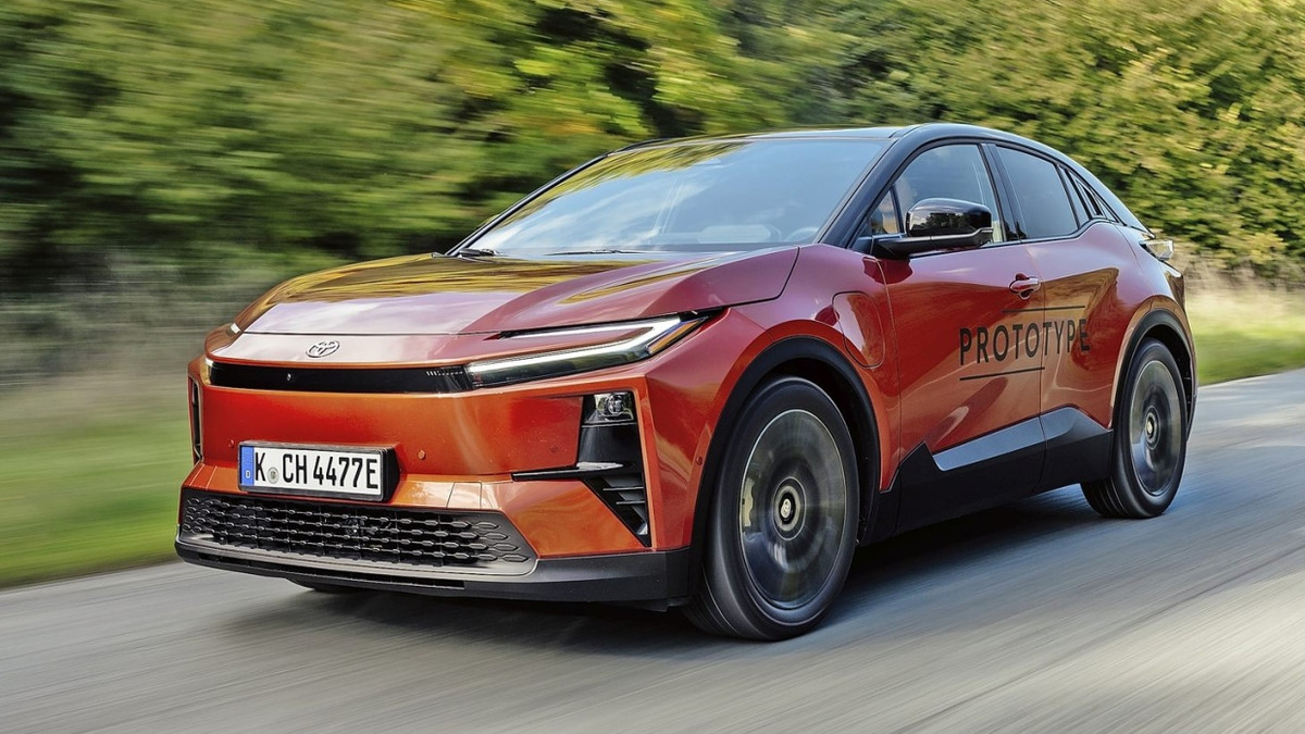 Pluspol: Am Zusatz sollt ihr ihn erkennen, den elektrischen C-HR. - Toyota