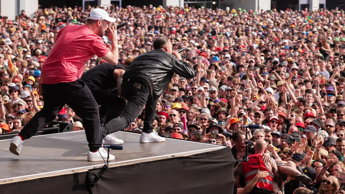 Auf Festivals wie Rock am Ring stehen bisweilen auch Donots und Antilopen Gang zusammen auf der Bühne. - Frank Röth