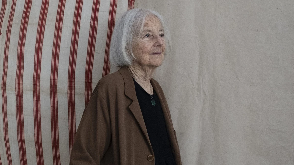 Spät berühmt, früh befreit. Isabella Ducrot über das Glück des Alters. - Valeria Scrilatti/Contrasto/Laif