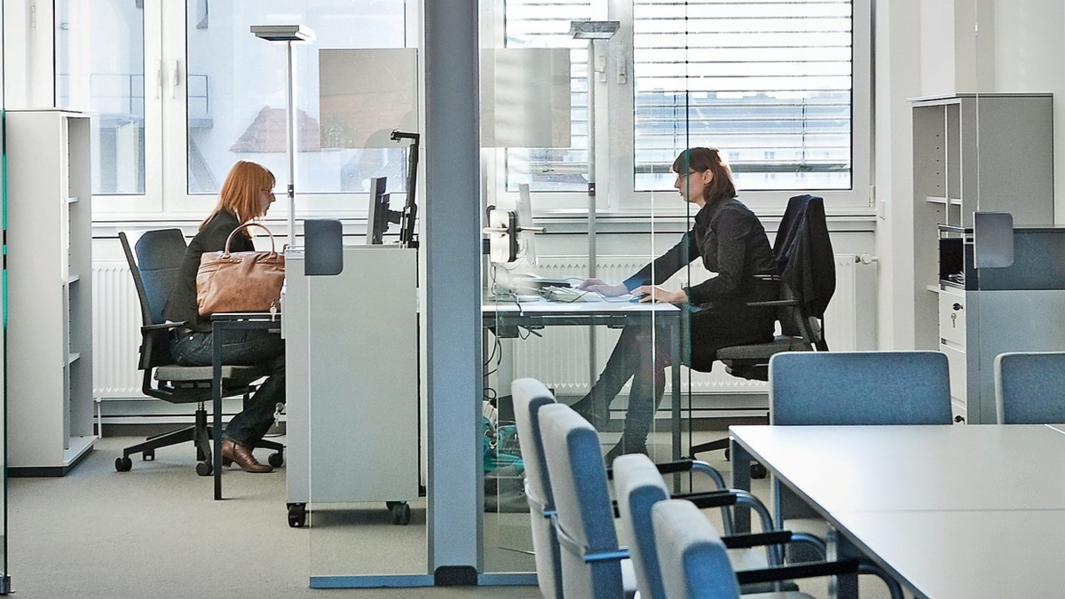Konkurrenz unter Frauen: „Wenn ich in den Konferenzen etwas sagte, rollte sie mit den Augen, lachte leise“ Konkurrenz unter Frauen: „Wenn ich in den Konferenzen etwas sagte, rollte sie mit den Augen, lachte leise“