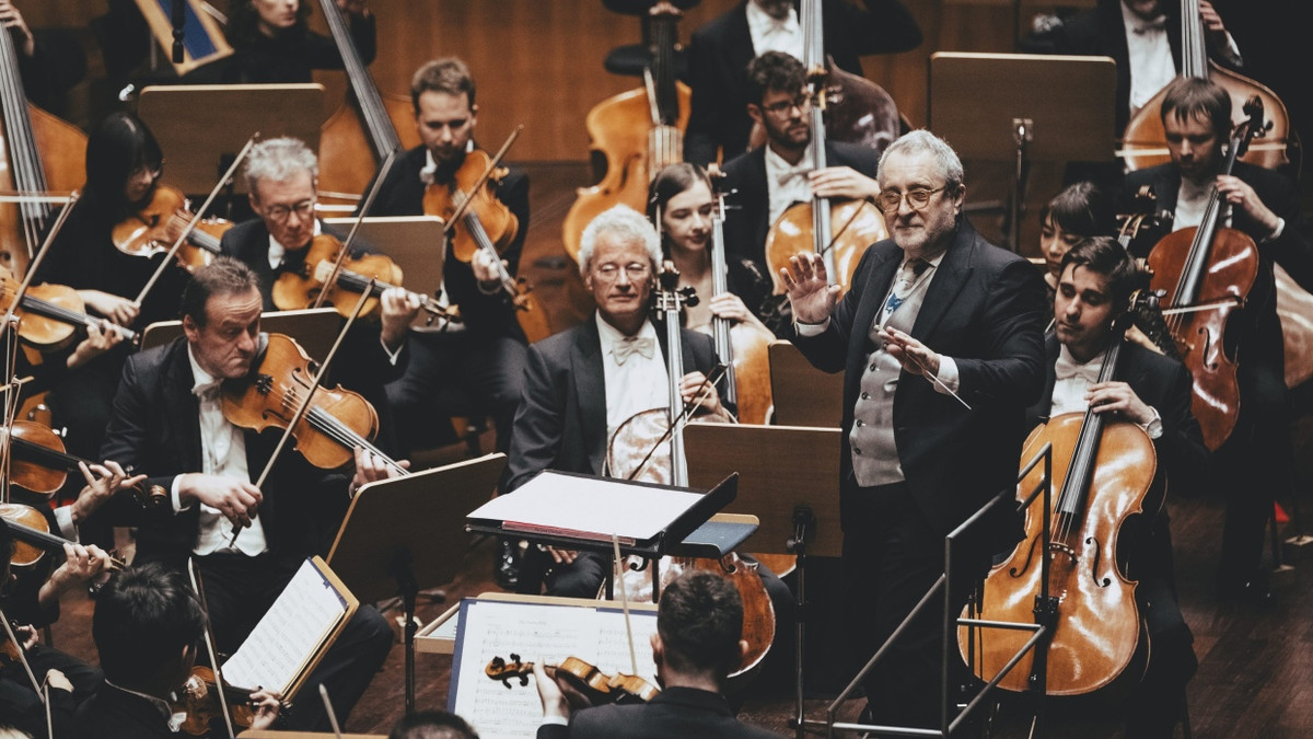 Deutsche Radio Philharmonie: Ein Dirigent geht in die intellektuelle Offensive