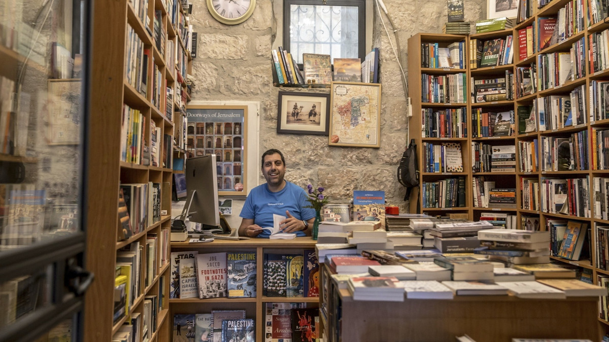 Mahmoud Muna im Sommer vergangenen Jahres in seiner Buchhandlung in Jerusalem - Picture Alliance