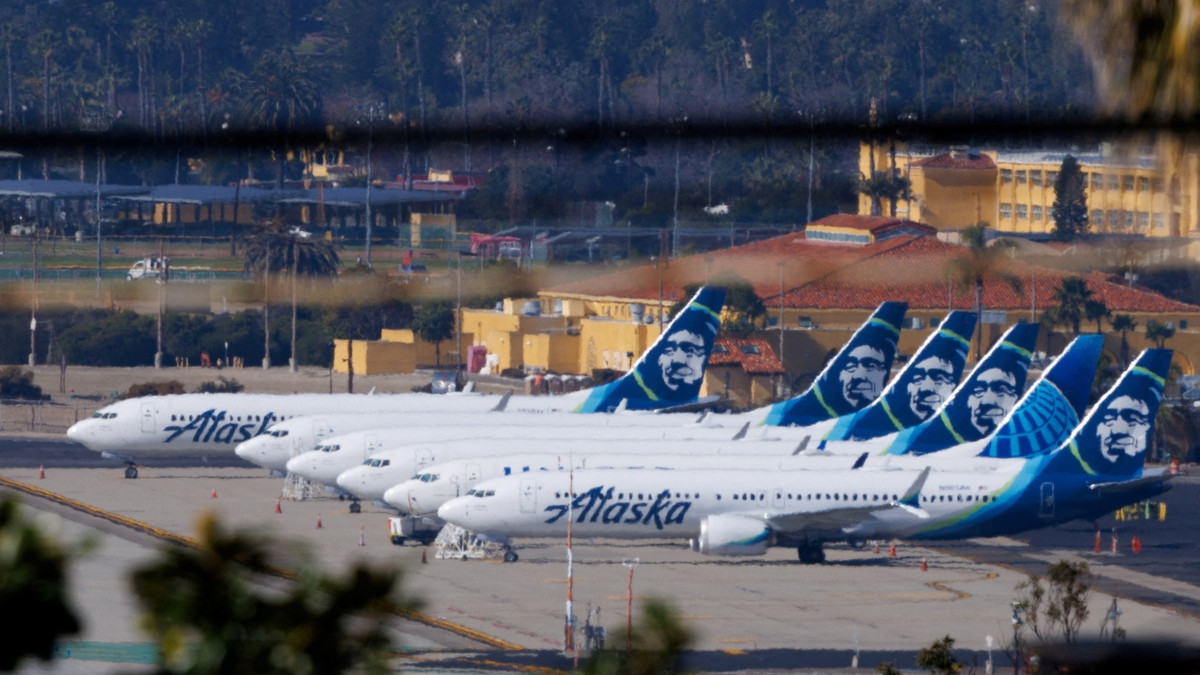 Flugzeuge von Alaska Airlines stehen auf einem Rollfeld in Kalifornien. (Archiv) - Reuters/Mike Blake