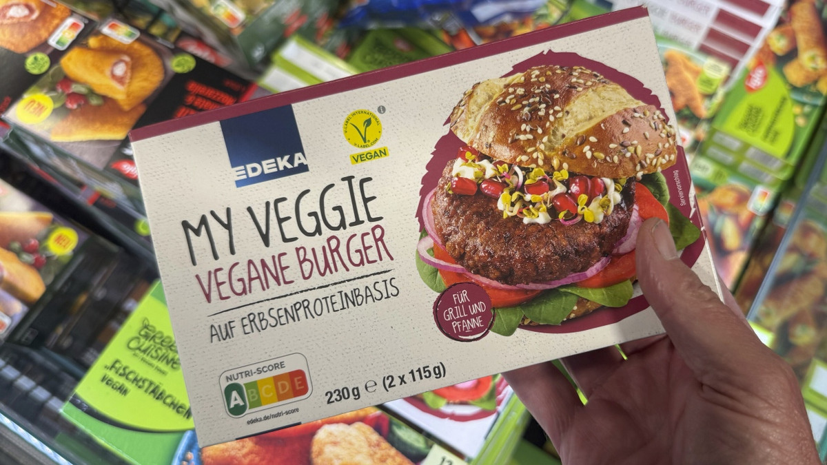 Aus „Burger“ könnte „Bratling“ werden: Sollten die EU-Mitgliedstaaten zustimmen, müssten viele Hersteller ihre Verpackungen umstellen. - Picture Alliance