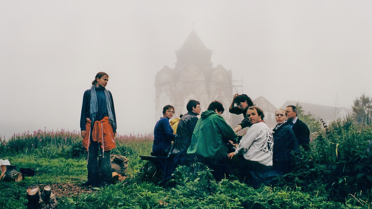 Wenn sie ein Lagerfeuer machen sollten, könnte es anfangen zu knallen: Nicht nur 2001 beim Picknick auf der Insel Anser betrat Karl Schlögel mit seinen Studenten erinnerungspolitisch vermintes Gelände. - Karl-Konrad Tschäpe