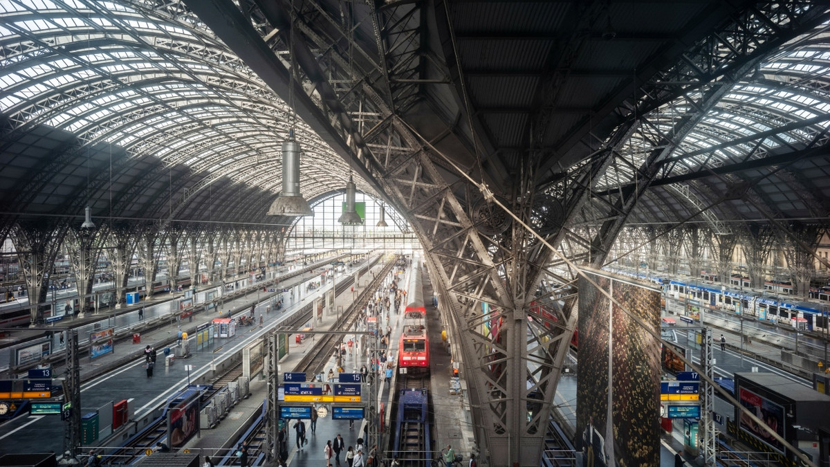 Verschwendung und mangelnde Kontrollen: Die Deutsche Bahn wird noch lange ein kranker Patient bleiben - Frank Röth