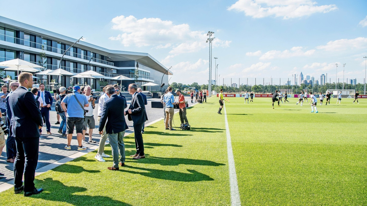 Pläne für Campus: DFB erwägt Bau eines Ministadions