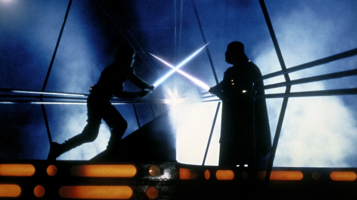 Laut dem Auktionshaus kam das Lichtschwert auch beim Film „Das Imperium schlägt zurück“ zum Einsatz. - picture alliance / Mary Evans/AF Archive/Lucasfilm