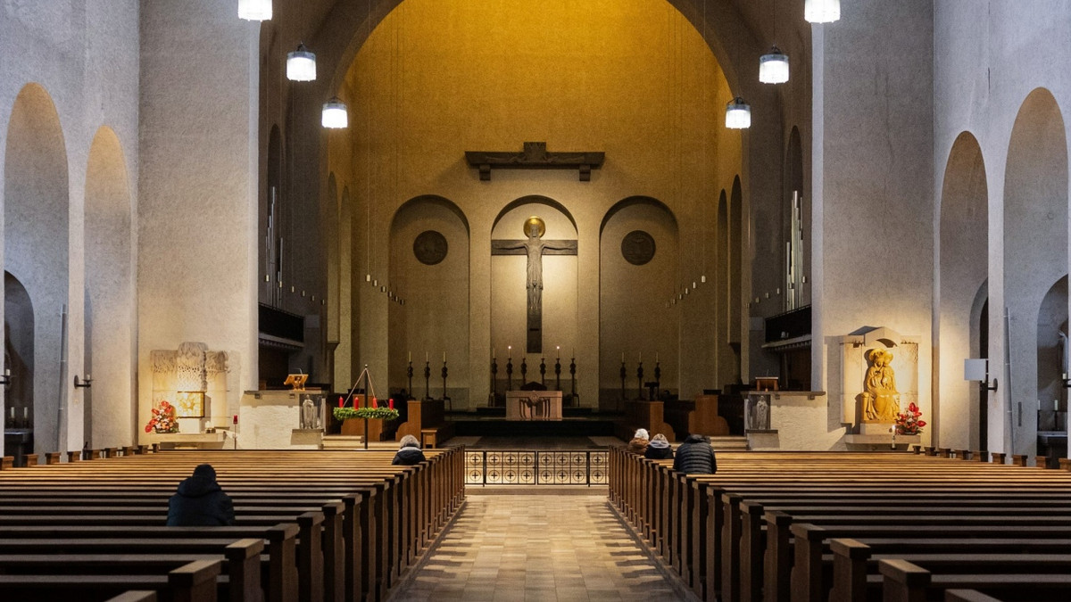 Strukturen im Wandel: Geldnot zwingt die Kirchen zu grundlegenden Reformen