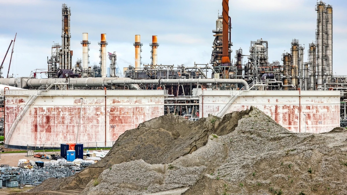 Neues Shell, altes Shell: Die Investitionen in alternatives Kerosin im Rotterdamer Hafen rechne sich nicht mehr. - Imago