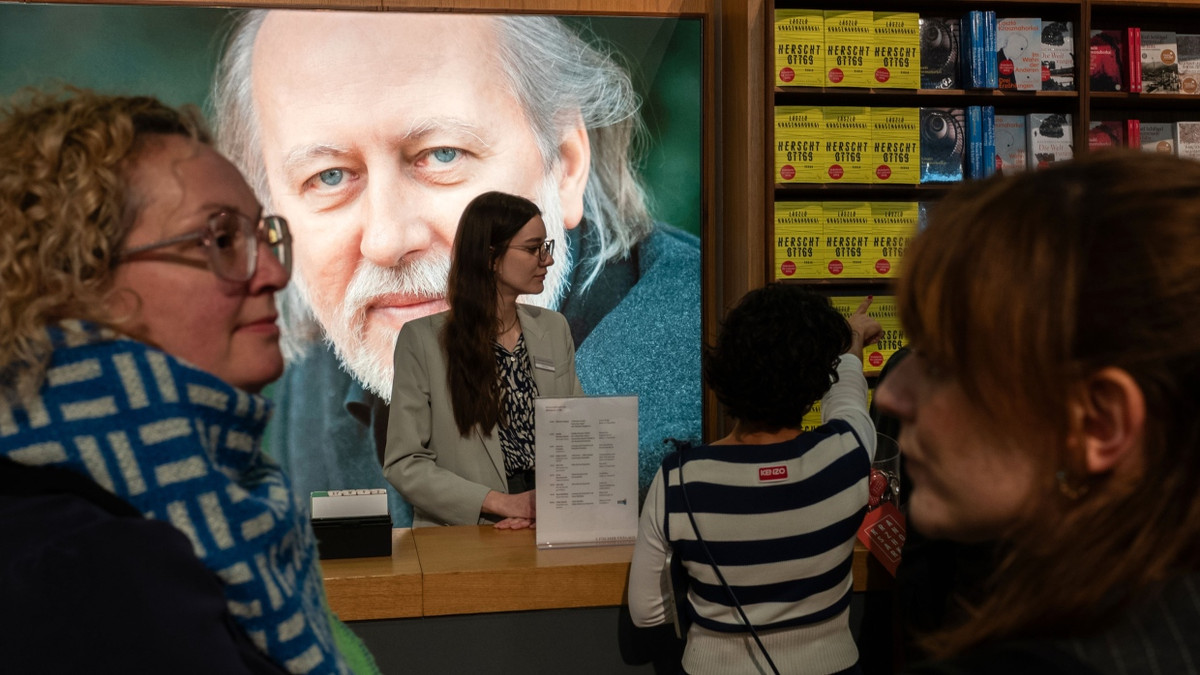 Begehrte Ware: Die Bücher des Nobelpreisträgers sind auf der Buchmesse ausgestellt, im Handel aber kaum zu haben. - Frank Röth