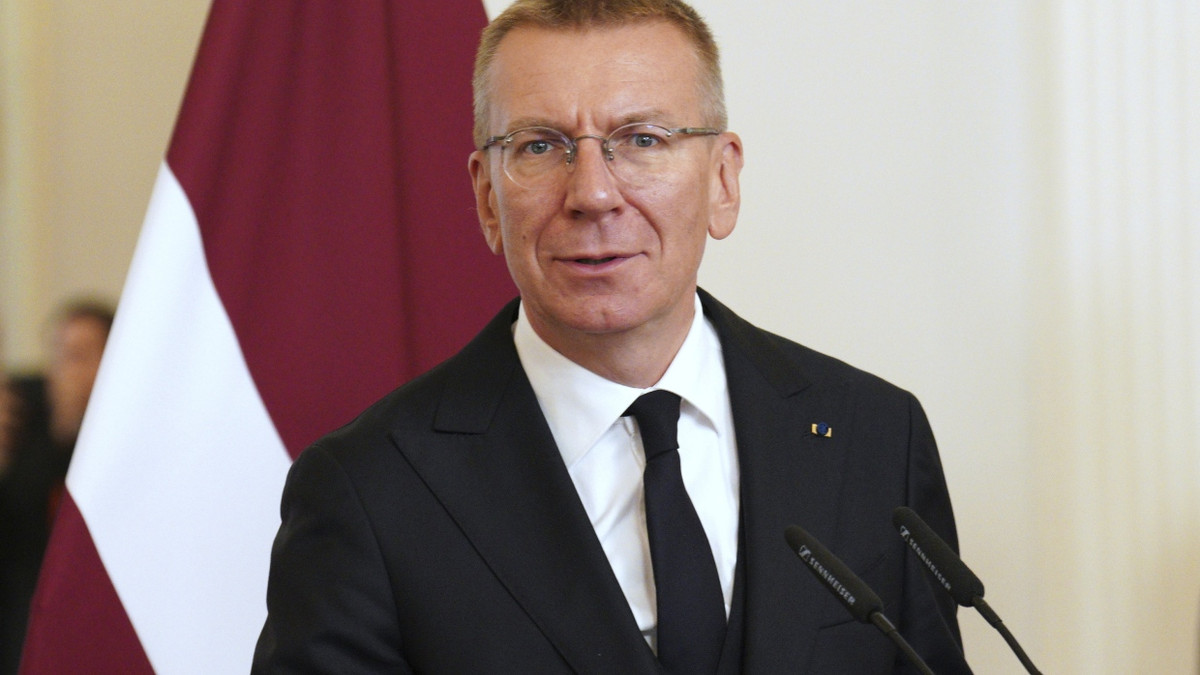 Der lettische Präsident Edgars Rinkēvičs muss das Gesetz zum Austritt aus dem Frauenschutz-Abkommen noch billigen. - AP