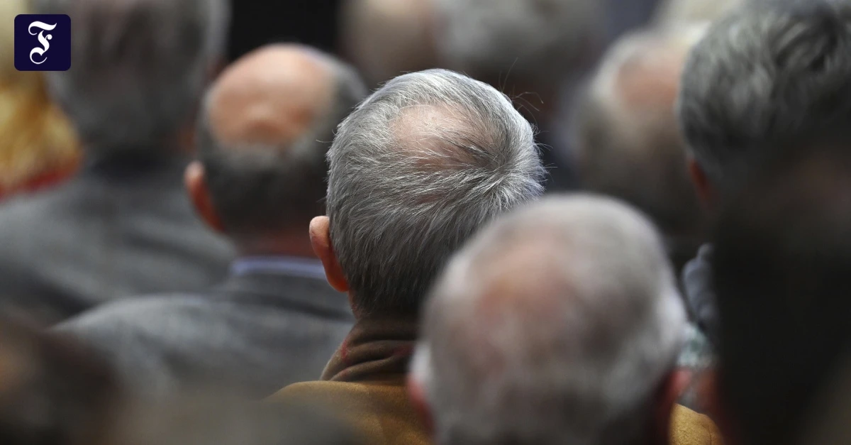 Hilfe-bei-Haarausfall-Hundert-Haare-am-Tag-zu-verlieren-ist-normal-