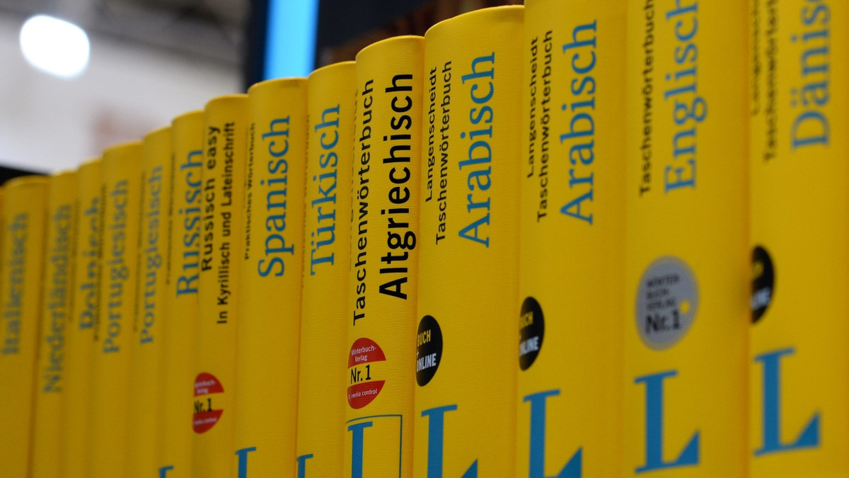 Wörterbücher aus dem Langenscheidt Verlag - Picture Alliance