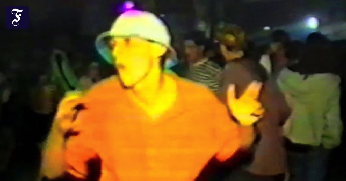 Mark-Leckey-Retrospektive-Der-Rave-ist-vorbei