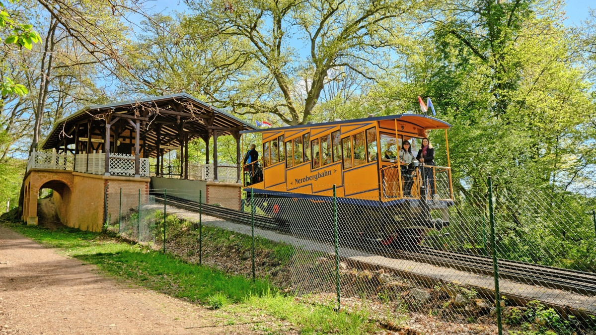 Liveticker Hessen & Frankfurt: Wiesbadener Nerobergbahn mit Rekord