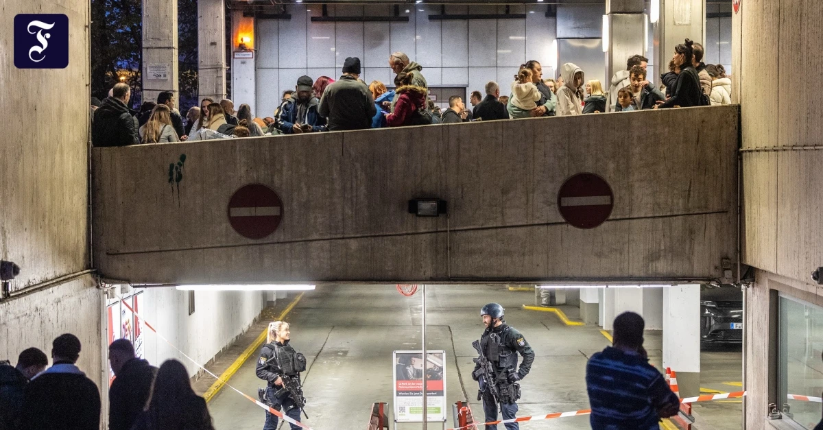 Frankfurt: Nordwestzentrum nach Knallgeräuschen geräumt