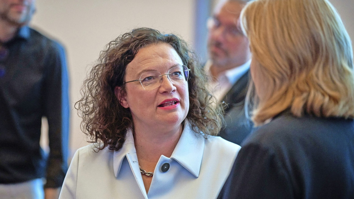 Arbeitslosenversicherung: Andrea Nahles geht das Geld aus Arbeitslosenversicherung: Andrea Nahles geht das Geld aus